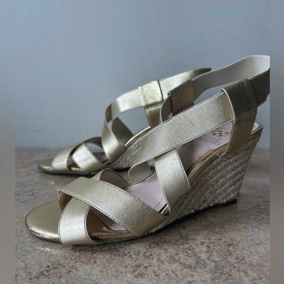 Vince Camuto metallic gold strappy wedge heels size 7.5 - Picture 4 of 7